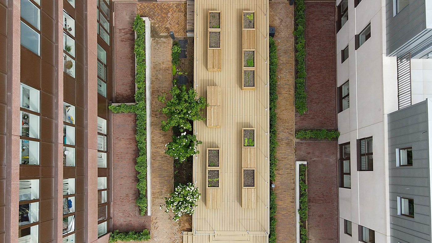 External timber flooring to a residential courtyard